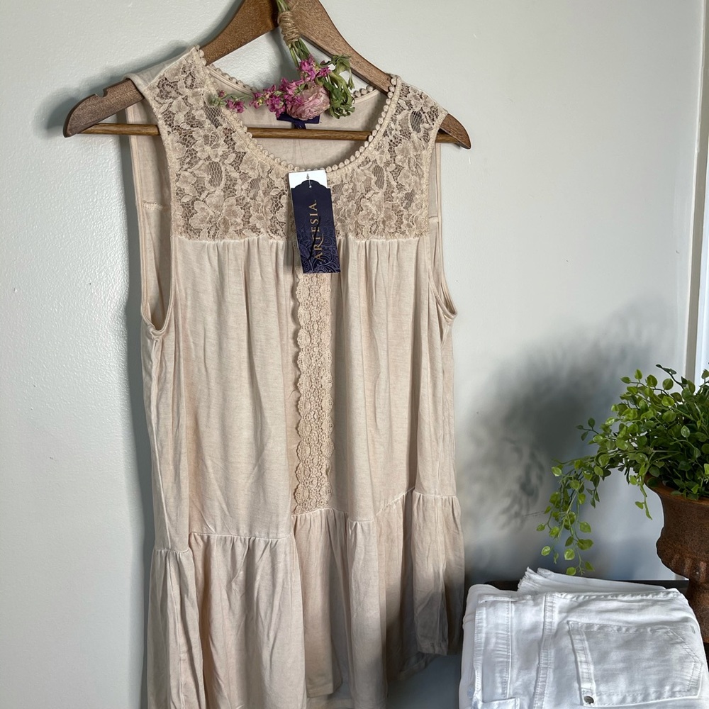 NWT Antesia Beige Sleeveless top with lace trim